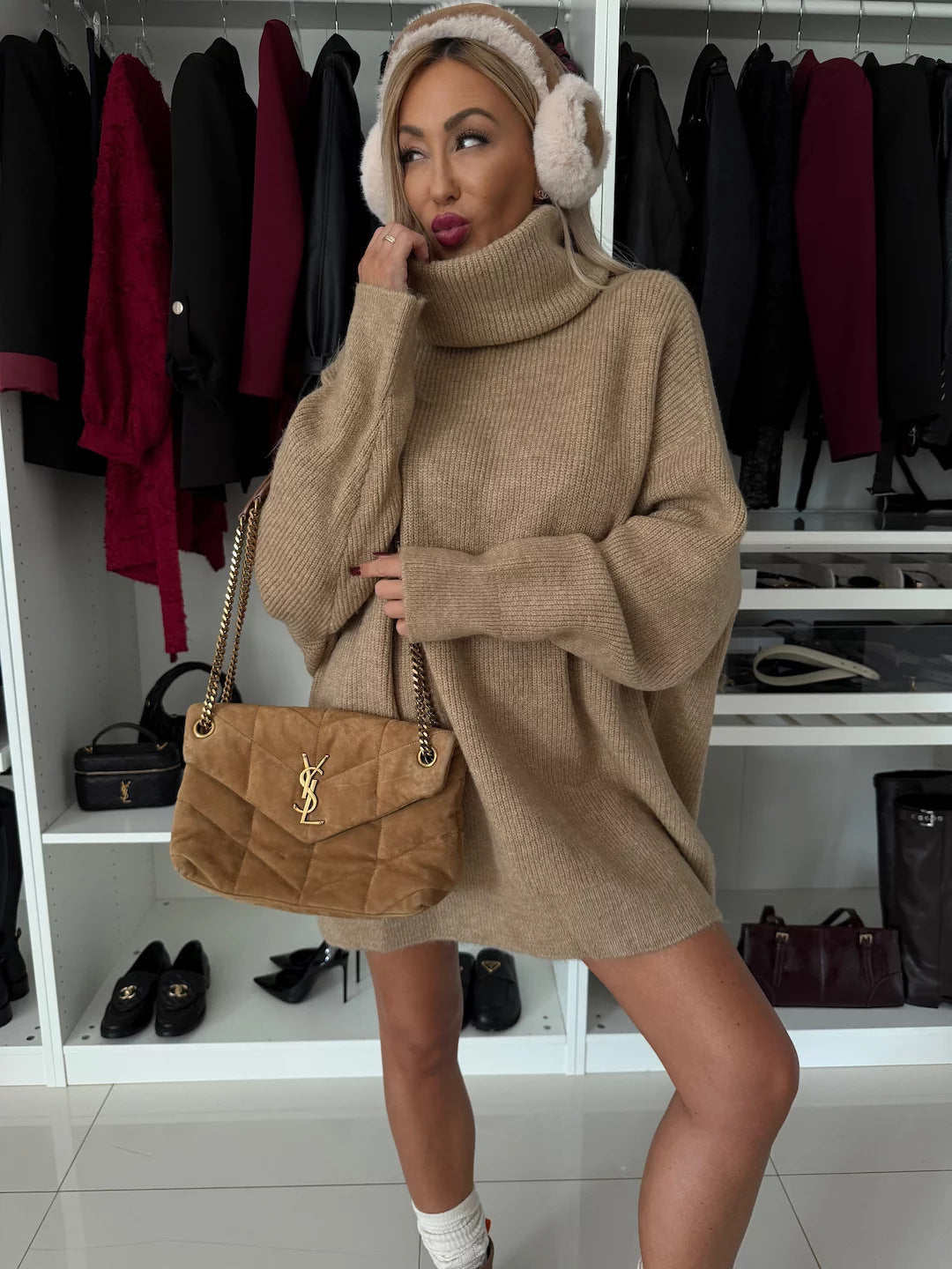 Damen kuscheliges Grobstrick-Minikleid mit extra hohem Rollkragen und oversized Passform EB