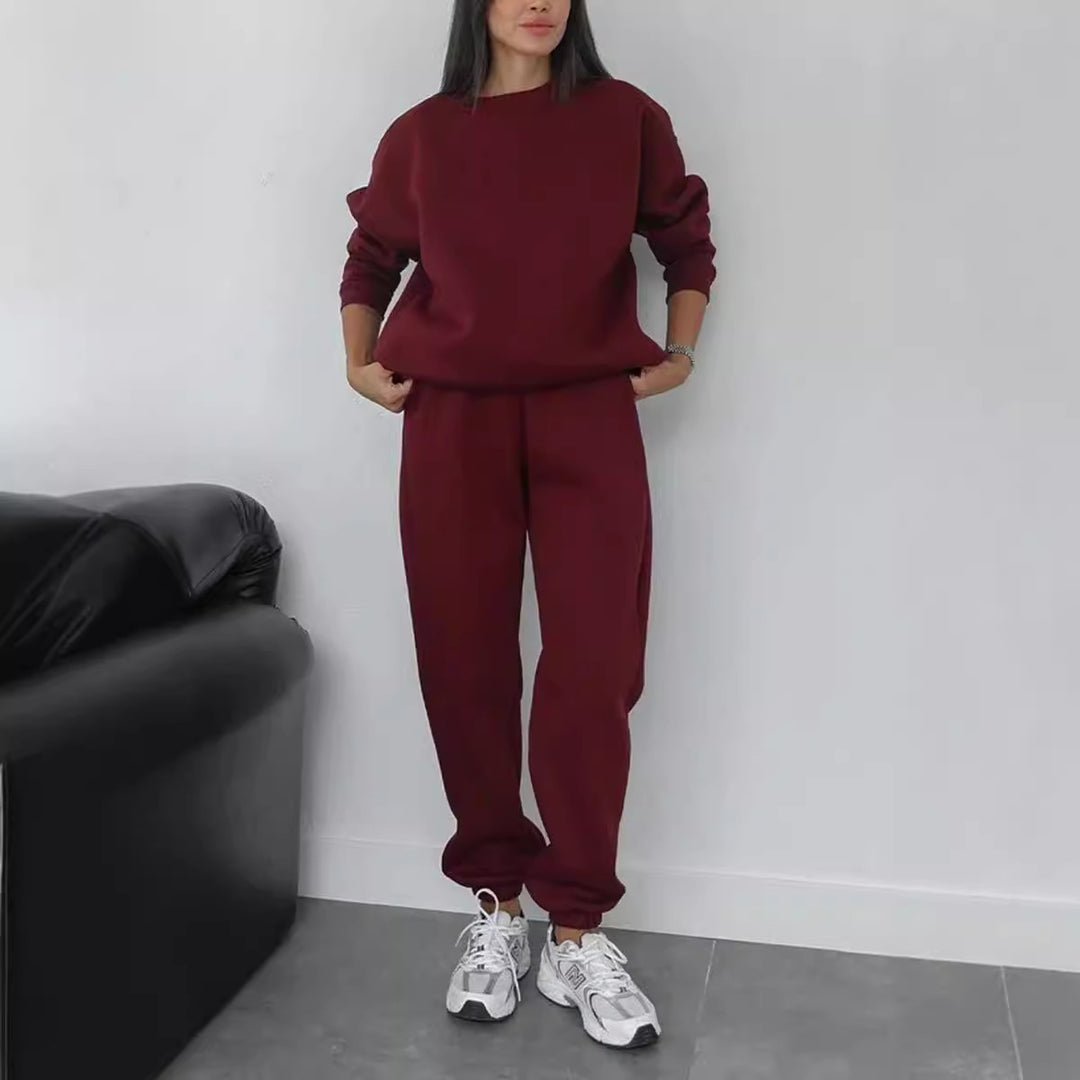 Damen nan minimalistisches Cozy-Set aus schwerer French‑Terry mit weitem Rundhals-Pullover und gerader Jogginghose EB