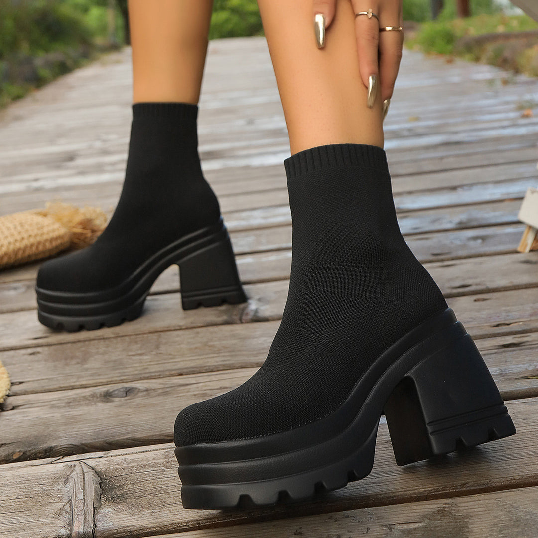 Damen Strick-Stiefeletten mit farbenfrohem Akzent und robustem Blockabsatz EB