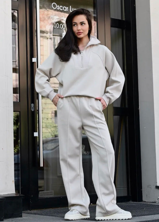 Damen Oversize-Halbreißverschluss-Sweatshirt mit weit geschnittener hochgeschnittener Palazzo-Hose Eichborn Berlin