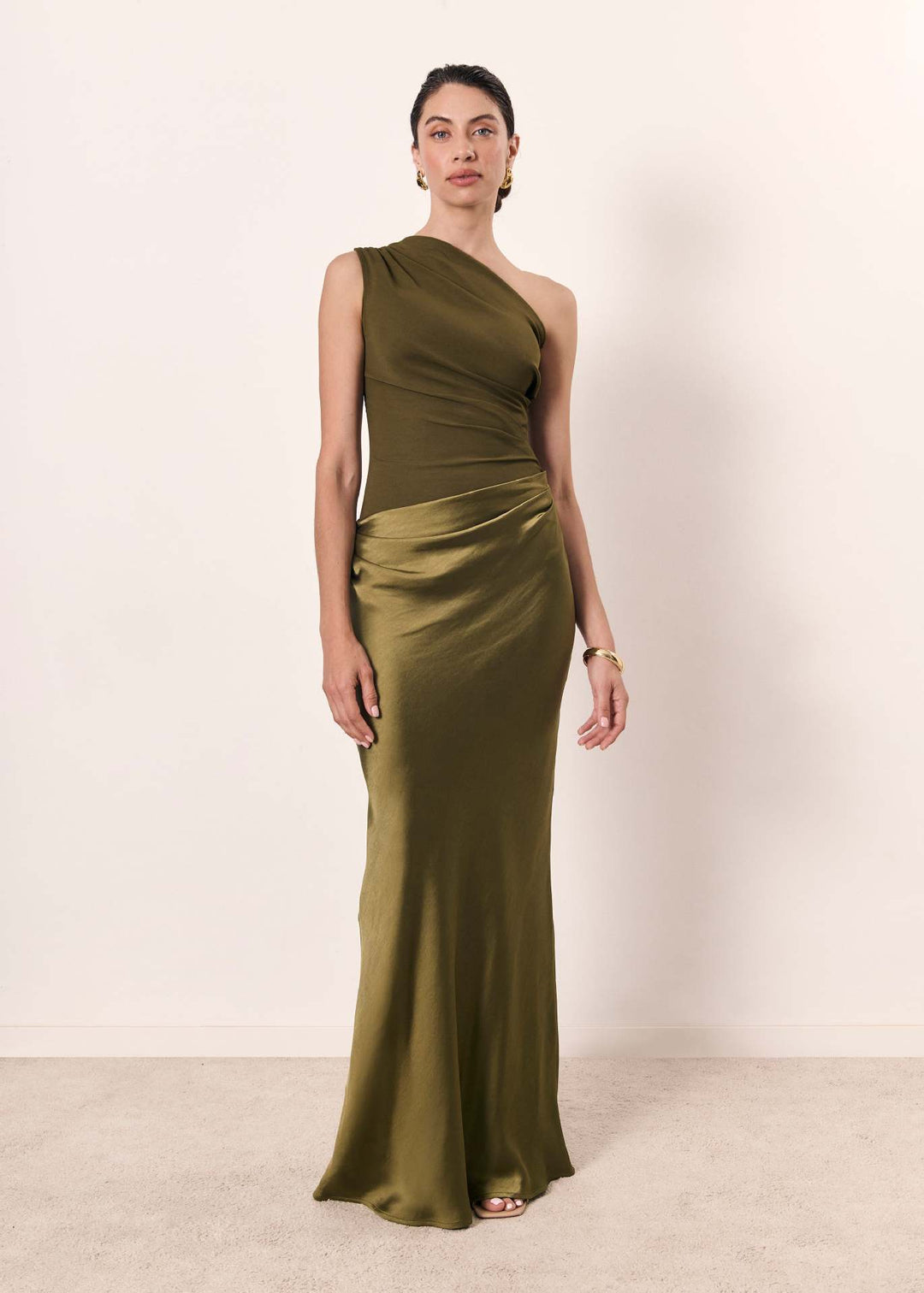 Damen elegantes Abendkleid mit asymmetrischem Schnitt und fließendem Design EB