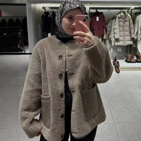 Damen kuschelige Teddyjacke mit praktischen Taschen und Knopfverschluss EB