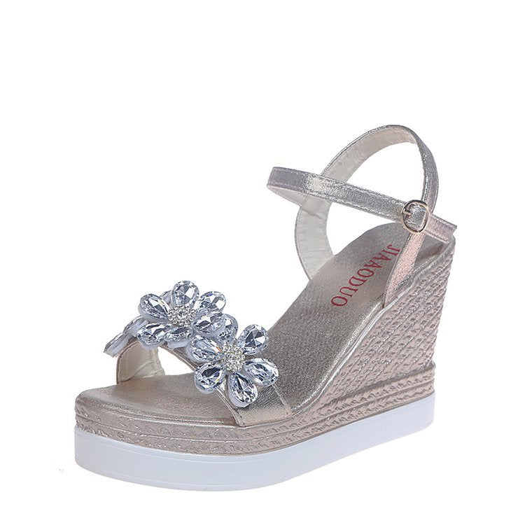 Damen Wedge-Sandalen mit floralen Verzierungen und rutschfester Sohle EB