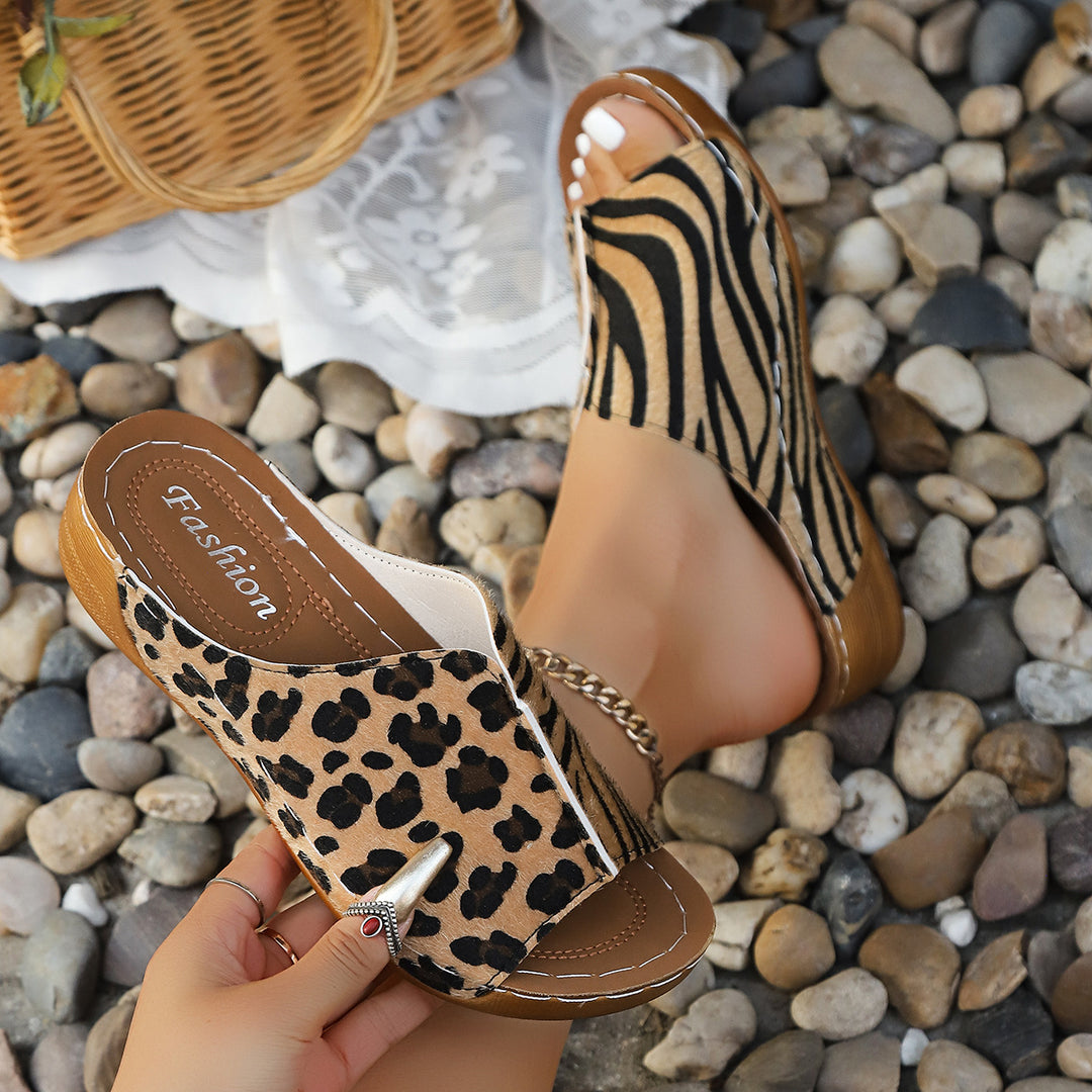 Damen modische Clogsandalen mit tierischem Print und elegantem Schmuckdetail EB