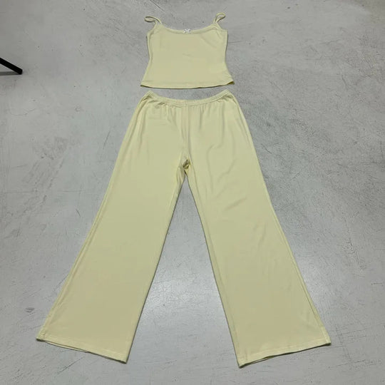 Damen Freizeit-Set bestehend aus ärmellosem Oberteil und weit geschnittenen Hosen EB