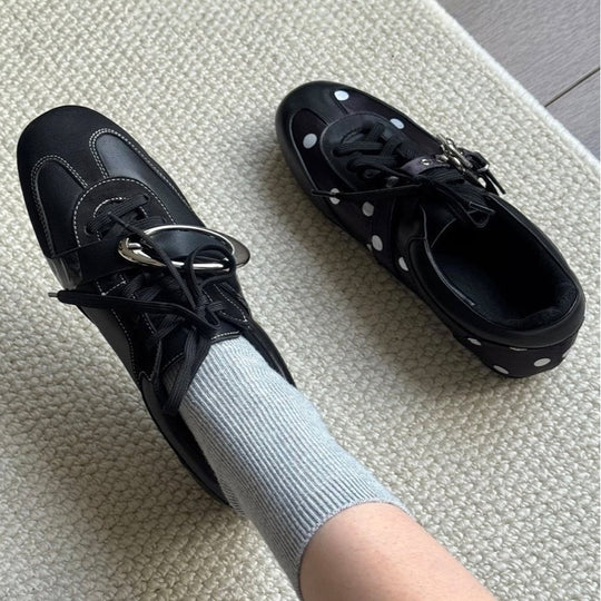 Damen sportive Sneakers mit einzigartigem Punktedesign und stabiler Sohle EB