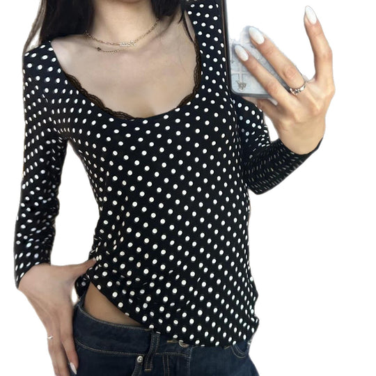 Damen nan figurbetontes Punktmuster‑Longsleeve mit Spitzenrand und dezentem Raffungseinsatz EB