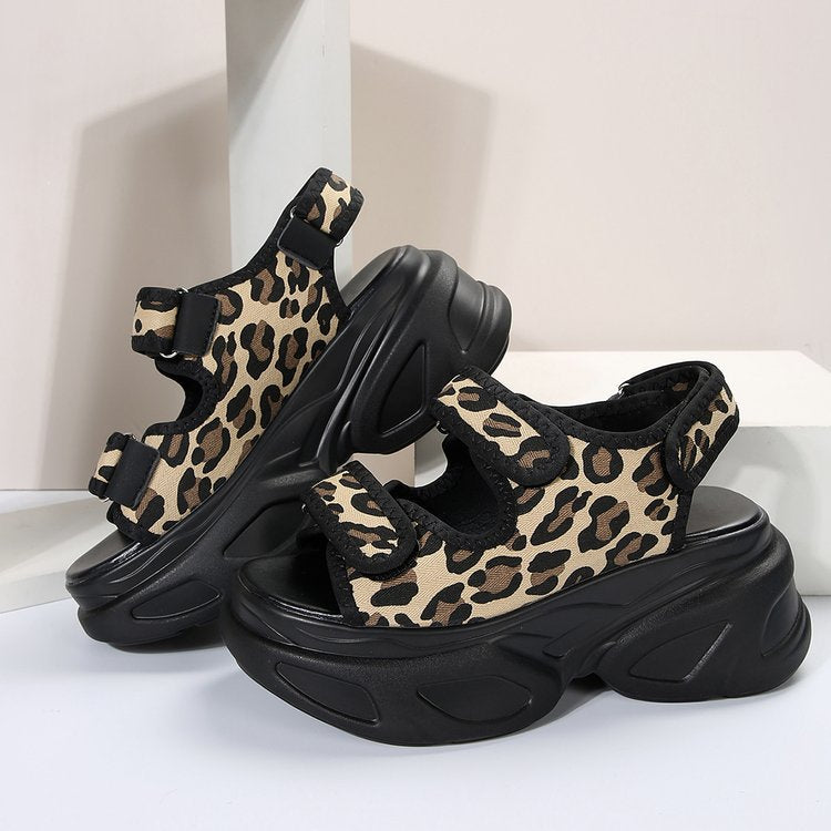 Damen Sandalen mit innovativem Klettverschluss und rutschfester Plattformsohle EB