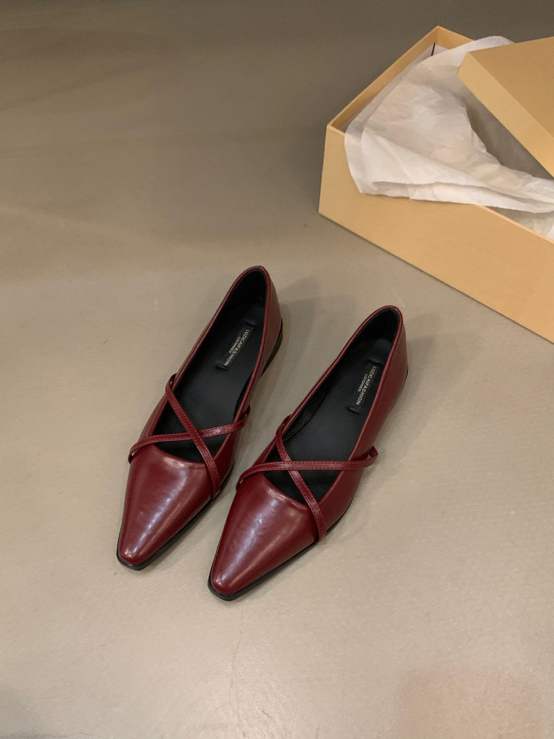 Damen elegante Ballerinas mit gekreuztem Riemchen EB