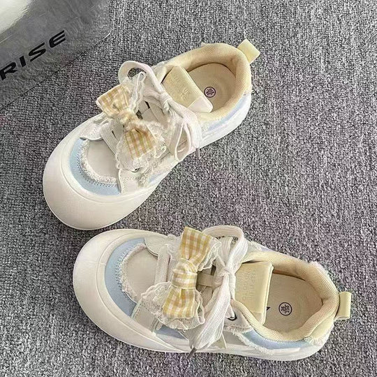 Damen verspielte Sneaker mit dekorativen Rüschen und komfortabler Dämpfung EB
