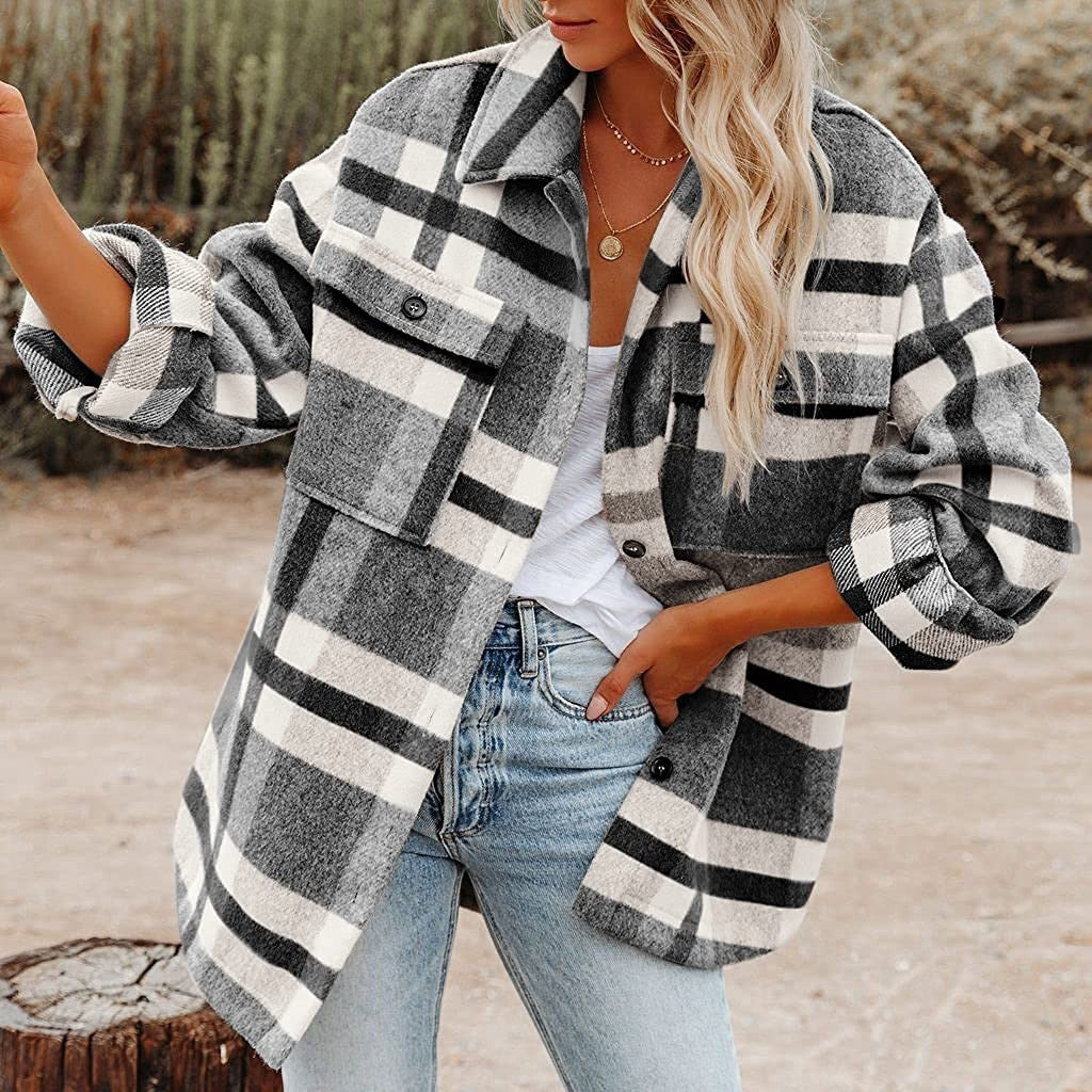 Damen Karierte Flanelljacke mit Lässigem Schnitt und Aufgesetzten Taschen EB