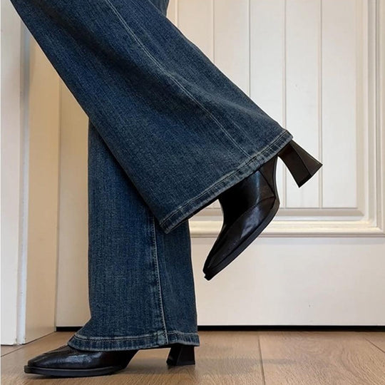Damen elegante Stiefeletten mit hochmodischem Schnitt und robustem Blockabsatz EB