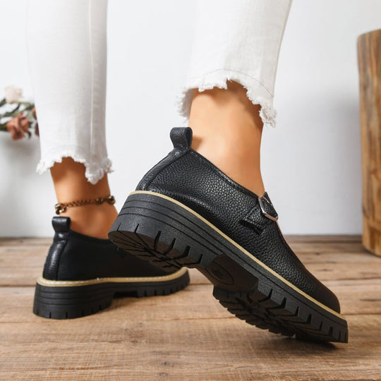 Damen Riemchen‑Slipper im Mary‑Jane‑Stil mit grober Profilsohle und Herzschließe EB