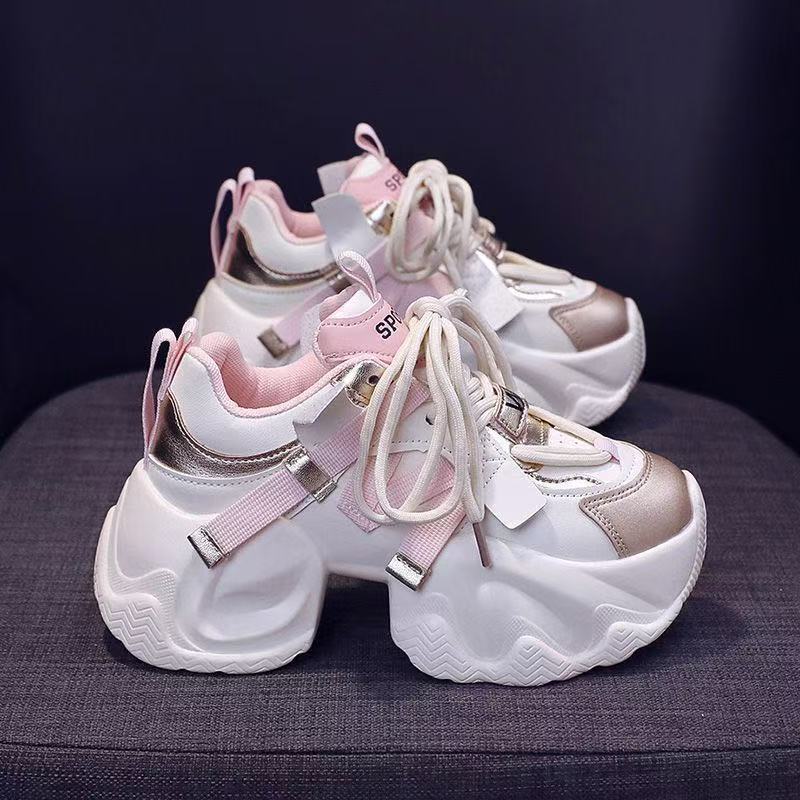 Damen Sportliche Sneaker mit innovativem Dämpfungssystem und futuristischem Design EB