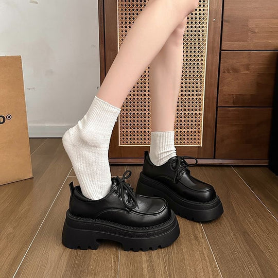 Damen Elegante Plateau Schnürschuhe mit glänzendem Obermaterial EB