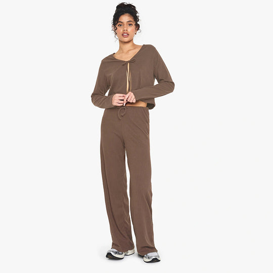 Damen bequemer Strickanzug mit cropped Jacke und weitem Hosenbein EB