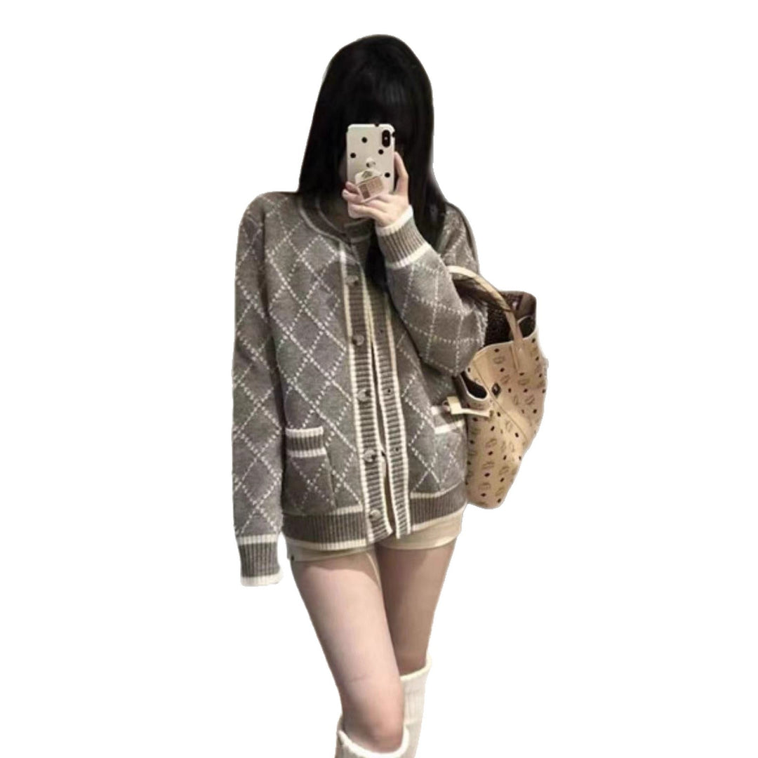 Damen modischer Strickcardigan mit eleganter Rautenmusterstruktur und goldenen Knöpfen EB
