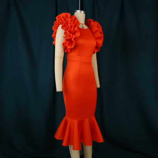 Damen figurbetontes Kleid mit voluminösen Rüschensäumen EB