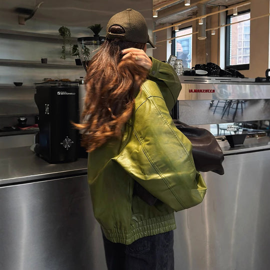 Damen Kunstlederjacke im lässigen Cropped-Stil mit praktischen Taschen EB