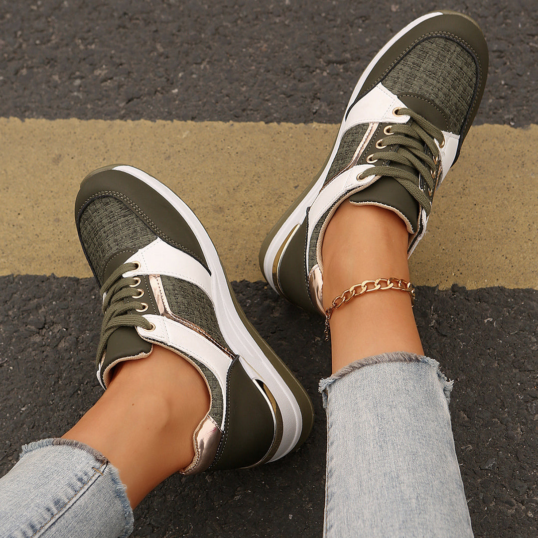 Damen sportive Keil-Sneaker mit strukturiertem Strickmix gepolstertem Komfortfußbett und goldenen Akzenten EB