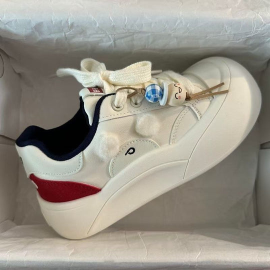 Damen Sneakers mit verspielten Details und einzigartigen Applikationen EB
