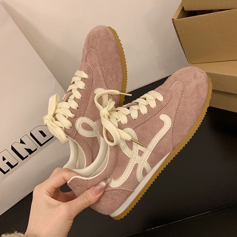Damen Sportliche Sneaker mit rutschfester Gummisohle und hochwertigem Wildlederoberteil EB