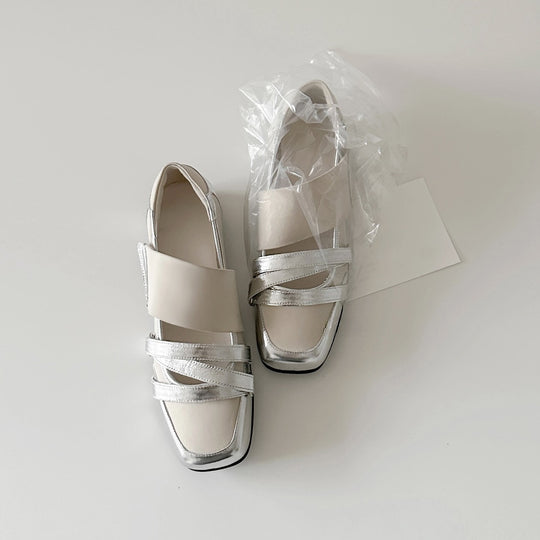 Damen klassische Loafers mit modischen Riemen und glänzenden Akzenten EB