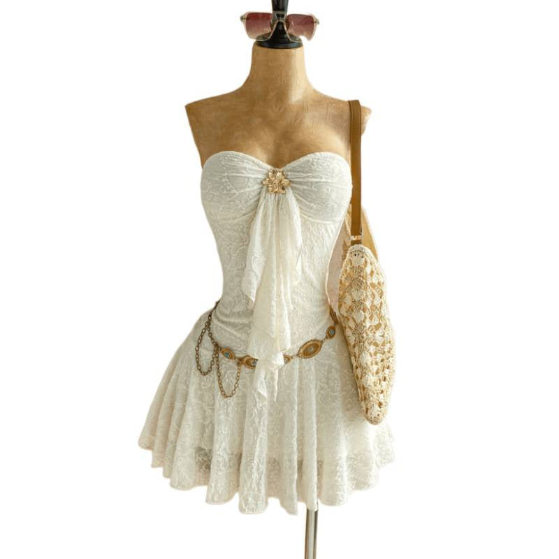 Damen Babydoll Kleid mit elegantem Spitzenbesatz und gerafftem Saum EB