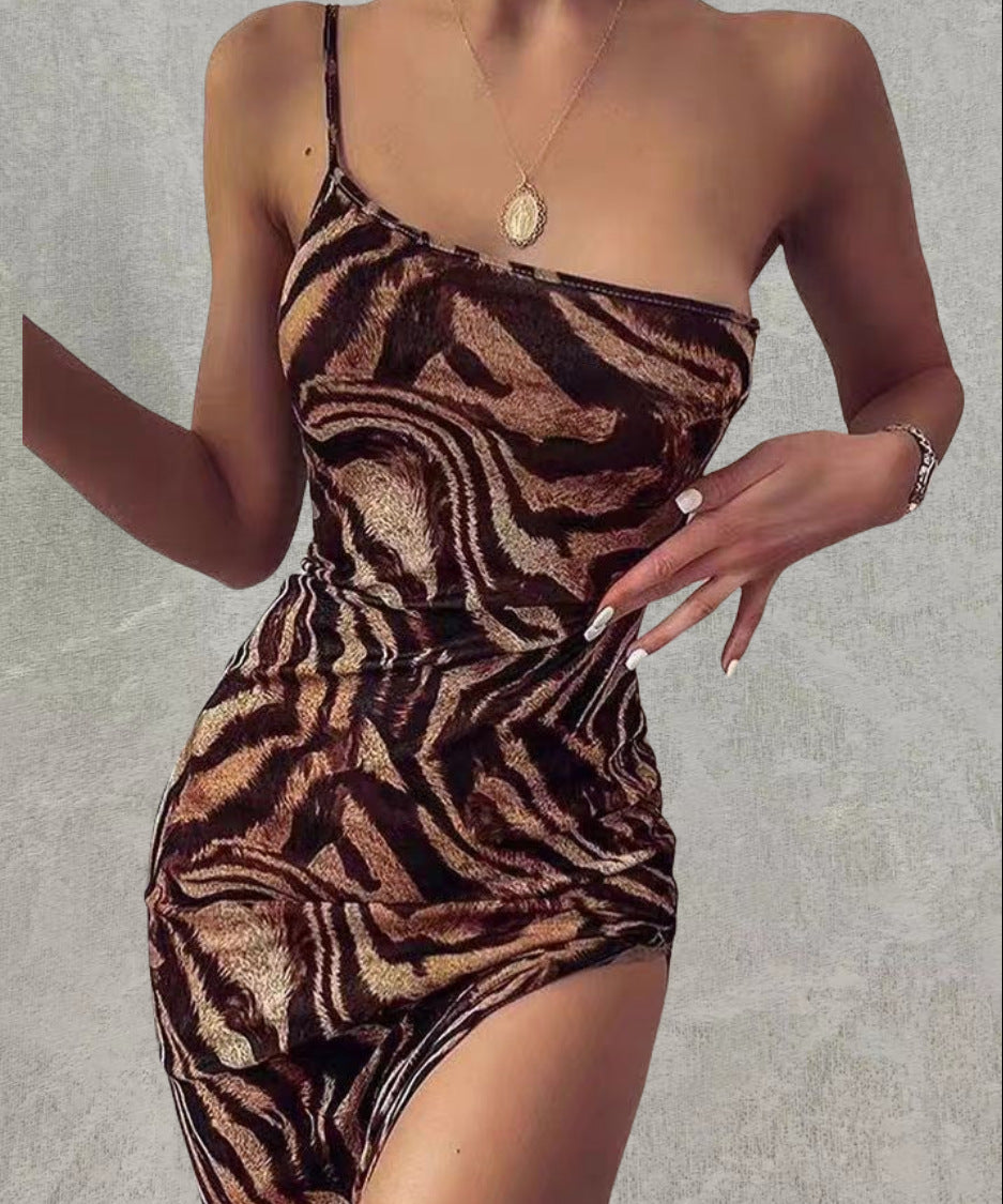 Damen figurbetontes Minikleid mit asymmetrischem Schnitt und edgy Animal-Print EB