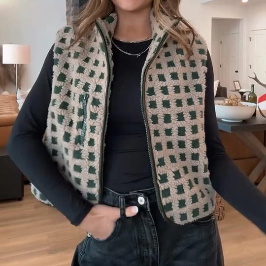 Damen Wendemantel aus kuscheligem Sherpa-Material mit stylishen Karomuster EB
