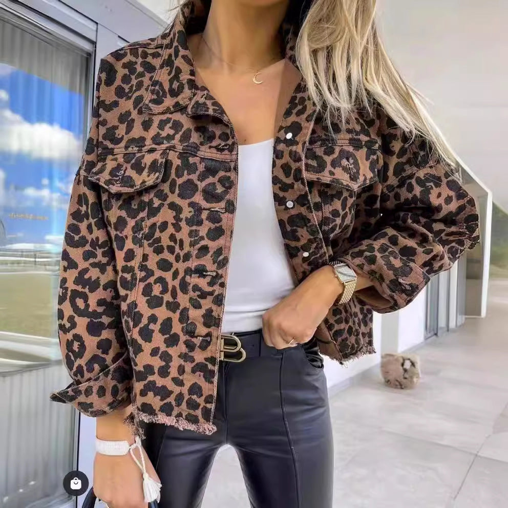 Damen Jeansjacke im angesagten Leo-Print mit lässigem Schnitt EB