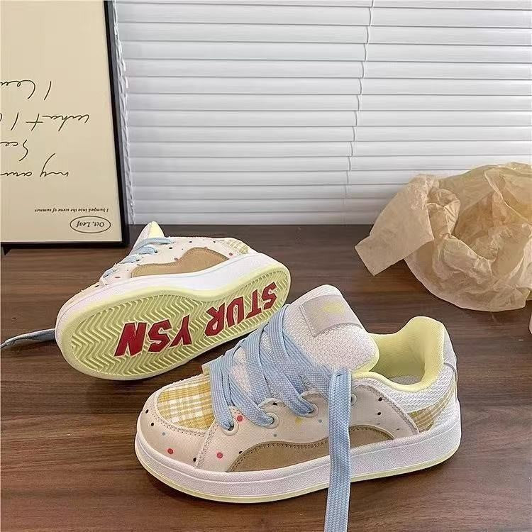 Damen Sportliche Sneakers mit verspieltem Karomuster und höchstem Tragekomfort EB