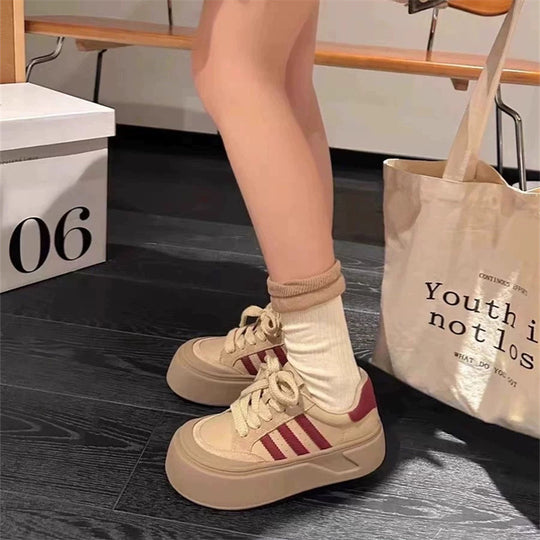 Damen Plattform-Sneaker mit strapazierfähigem Obermaterial und extrahoher Sohle EB