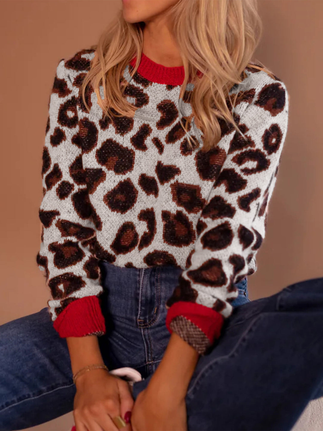 Damen modischer Pullover mit Leopardenmuster und kontrastierenden Bündchen EB