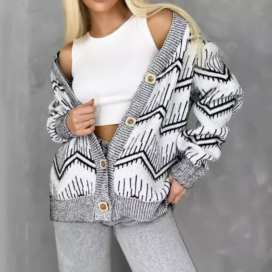 Damen Strickjacke mit modernem Chevron-Muster und erstklassigen Knopfdetails EB