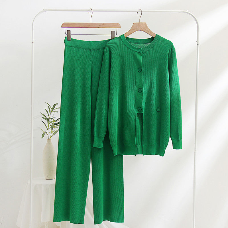 Damen strickendes Loungewear-Set mit feinem Rippmuster und herausragenden Knopfdetails EB