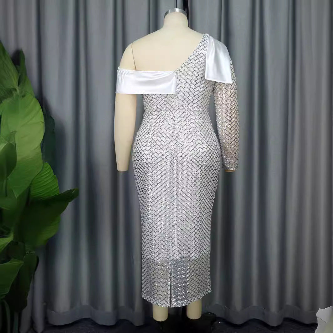 Damen Glamouröses Abendkleid mit asymmetrischem Ausschnitt EB