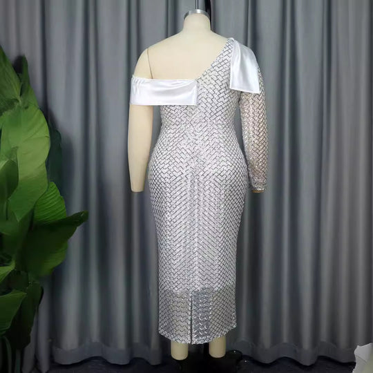 Damen Glamouröses Abendkleid mit asymmetrischem Ausschnitt EB