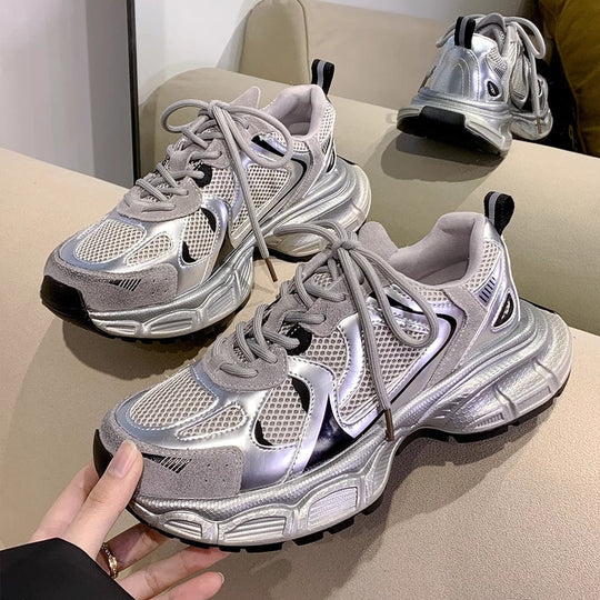 Damen Sportliche Sneakers mit Mesh-Obermaterial und reflektierenden Akzenten EB