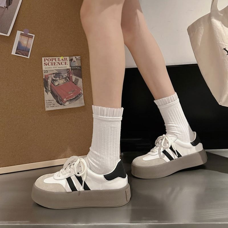 Damen Modische Plateausneaker mit gepolsterter Sohle und sportlichem Design EB