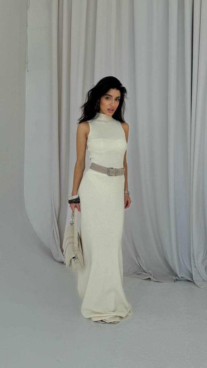 Damen Maxikleid mit elegantem Rundhalsausschnitt und taillierten Details EB