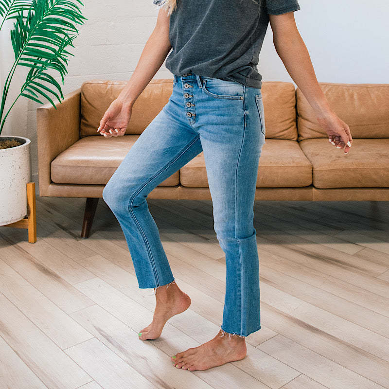 Damen Hochtaillierte Jeans im Used-Look mit Knopfleiste und ausgefransten Säumen EB