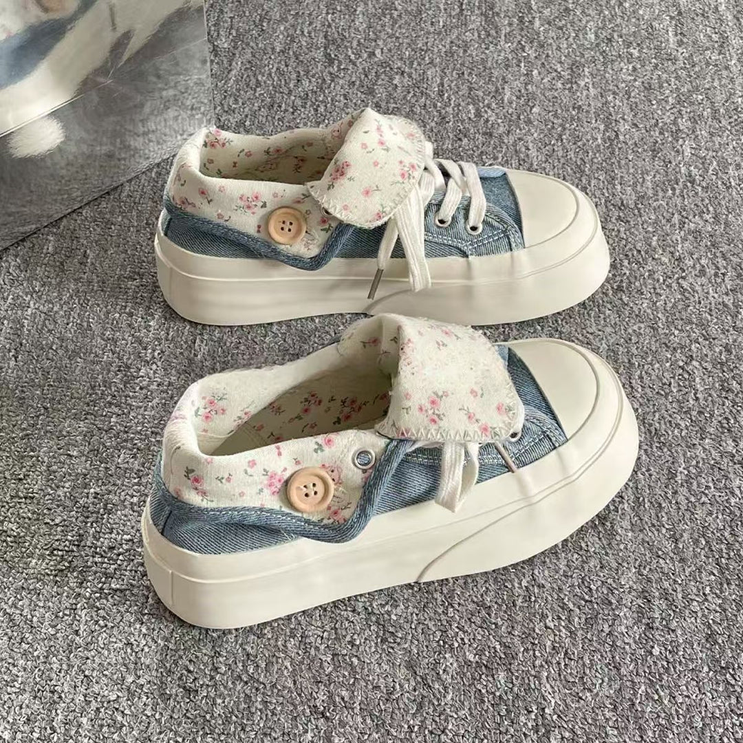 Damen Modische Sneakers mit besonderen Knopf-Details und verspieltem Karomuster EB