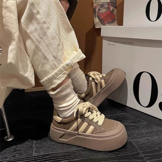 Damen Plattform-Sneaker mit strapazierfähigem Obermaterial und extrahoher Sohle EB