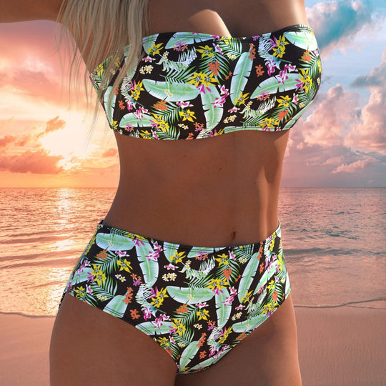 Damen Bandeau-Bikini mit hochgeschnittenen Pants und buntem Bedruck EB