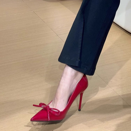 Damen elegante Pumps mit dekorativer Schleifenapplikation und hochglänzendem Finish EB