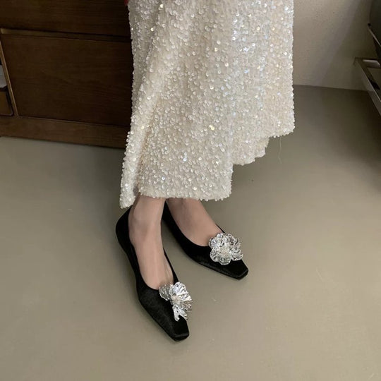 Damen elegante Ballerina-Pumps mit funkelndem Blumenakzent EB
