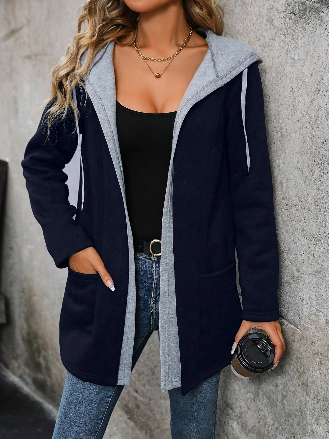 Damen bequeme Strickjacke mit Kapuze und praktischen Taschen EB