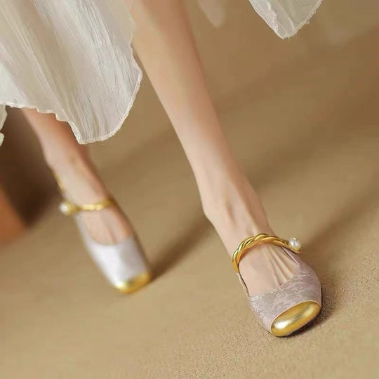 Damen Glänzende Slingback-Pumps mit kunstvollem Design EB