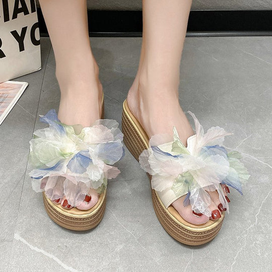 Damen elegante Wedge-Pantoletten mit floralen Akzenten EB